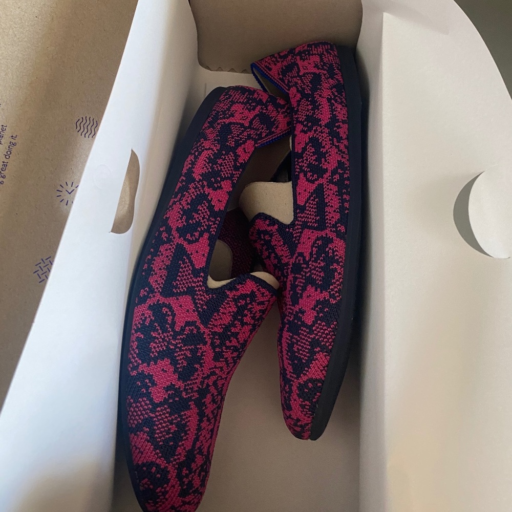 NIB Rothy’s Fuschia Navy Snake Loafers - Size 7 - NEW